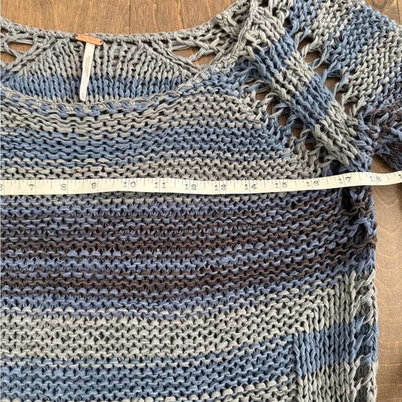 FREE PEOPLE Women’s Open Knit Scoop Neck Blue/Grey Sweater Size Small - Picture 7 of 11